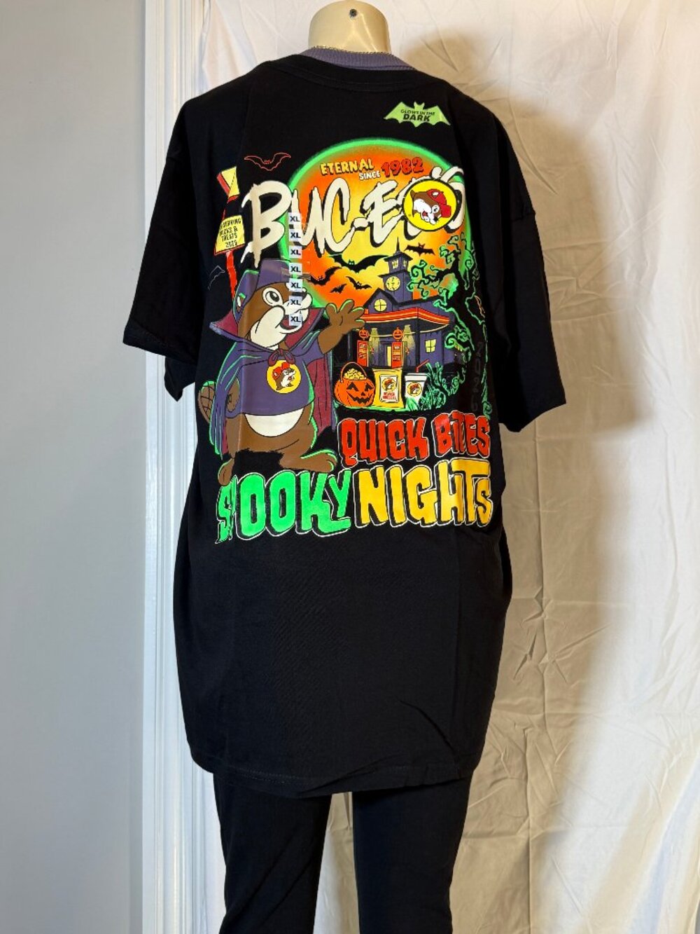 Buc-ee's 2026 Halloween Tshirt XL w/glowing accents & Trick or treat bag! NWT!